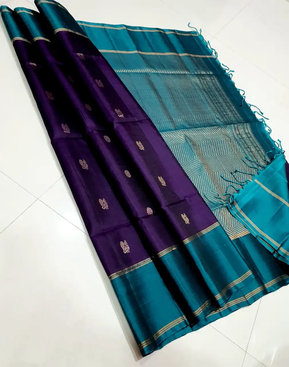 Gap Border All-Over Butta Double Warp Kanchipuram Silk Saree